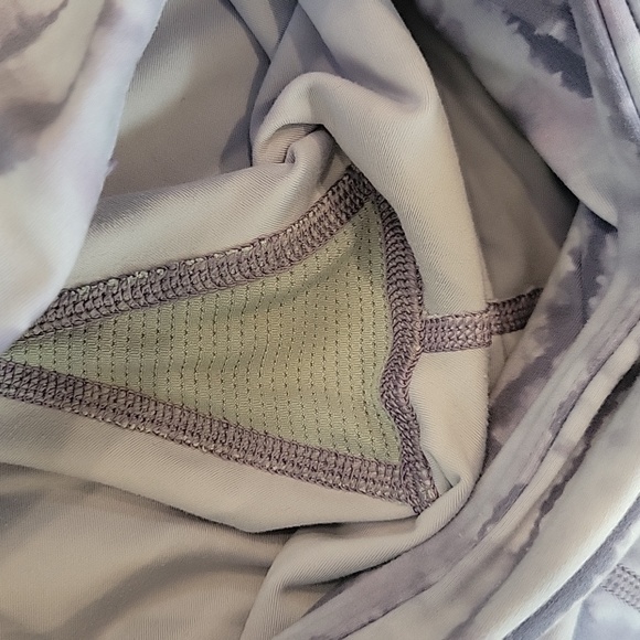 Athleta Elation Printed Capri Leggings xdPurple Gray Tie-Dye Stripe Slit… - Picture 5 of 12